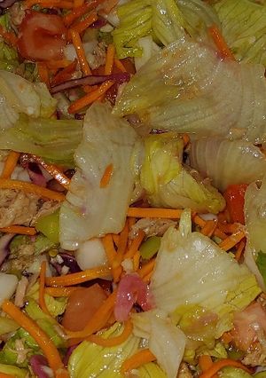 Una foto de Ensalada primavera fácil y económica, con atún
