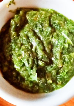 शिमला मिर्च की हरी चटनी(shimlamirch ki hari chutney recipe in hindi) रेसिपी मुख्य फोटो