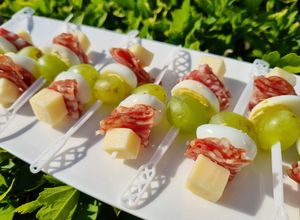 Une photo de Brochettes apéro sucrées salées 😋
