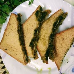 A picture of Green Chutney Sandwich.