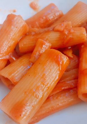 A picture of Simple giant pasta.
