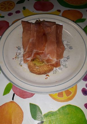 Foto principal de Tostada de jamón serrano con esnacks de jengibre al ajo y perej