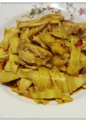 Hình của món Măng xào Gà cay sa tế🌶.