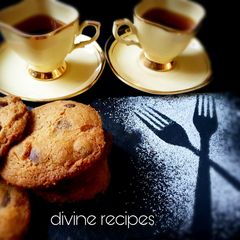 A picture of Eggless chocochip cookies.