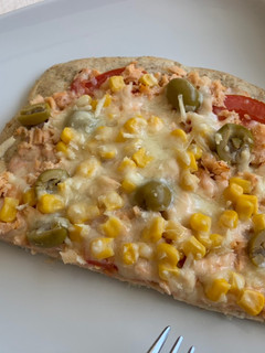 Una foto de Pizza fit integral con base de yogur