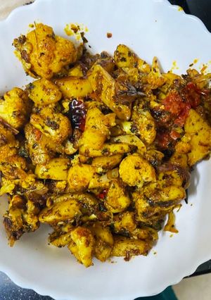 फूलगोभी आलू की भुजिया(fulgobhi alu ki bhujiya recipe in hindi) रेसिपी मुख्य फोटो