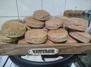 Una foto de scones con harina integral