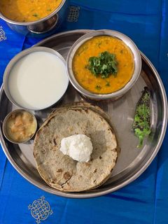 અડદ ની દાળ (Urad Dal Recipe In Gujarati) રેસીપી મુખ્ય ફોટો