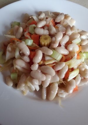 Una foto de Ensalada de endibia con judías