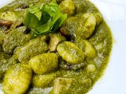 Una foto de gnocchi espinaca