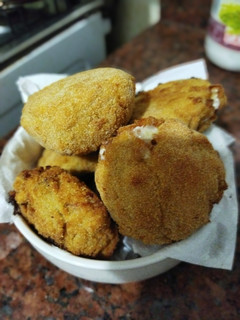 Una foto de Croquetas de jamón crudo y queso!!