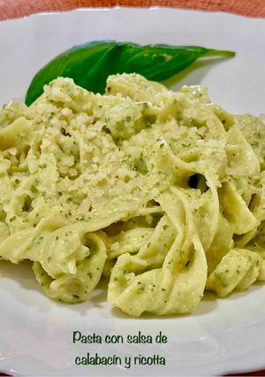 Foto principal de Pasta con salsa de calabacín y ricotta