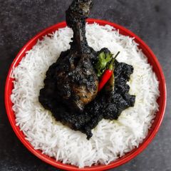 A picture of Black Sesame Chicken.