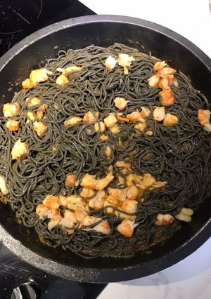 Una foto de Espaguettis negres amb llagostins