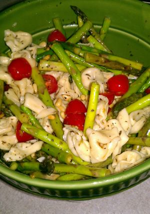 A picture of Tortellini Salad with Asparagus and Fresh Basil Vinaigrette.