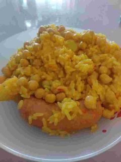 Una foto de Garbanzos con arroz y en olla MG