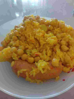 Una foto de Garbanzos con arroz y en olla MG