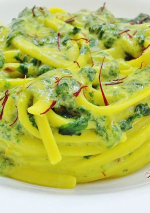 Foto di Linguine allo zafferano con ricotta al pesto di basilico e spinacini