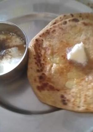 A picture of Aloo paratha.