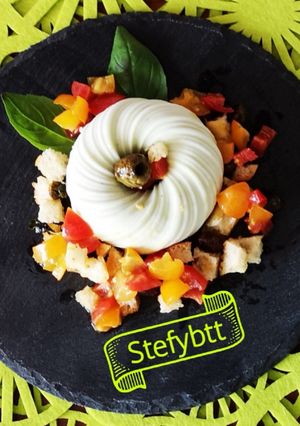 Foto di Mousse di mozzarella di bufala ai pomodorini con pane croccante