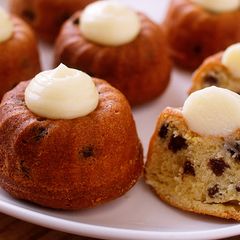 Butter Cake with Raisin and Rum (Mini kugelhopf / gugelhupf Cakes) A picture of Butter Cake with Raisin and Rum (Mini kugelhopf / gugelhupf Cakes).