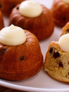 A picture of Butter Cake with Raisin and Rum (Mini kugelhopf / gugelhupf Cakes).
