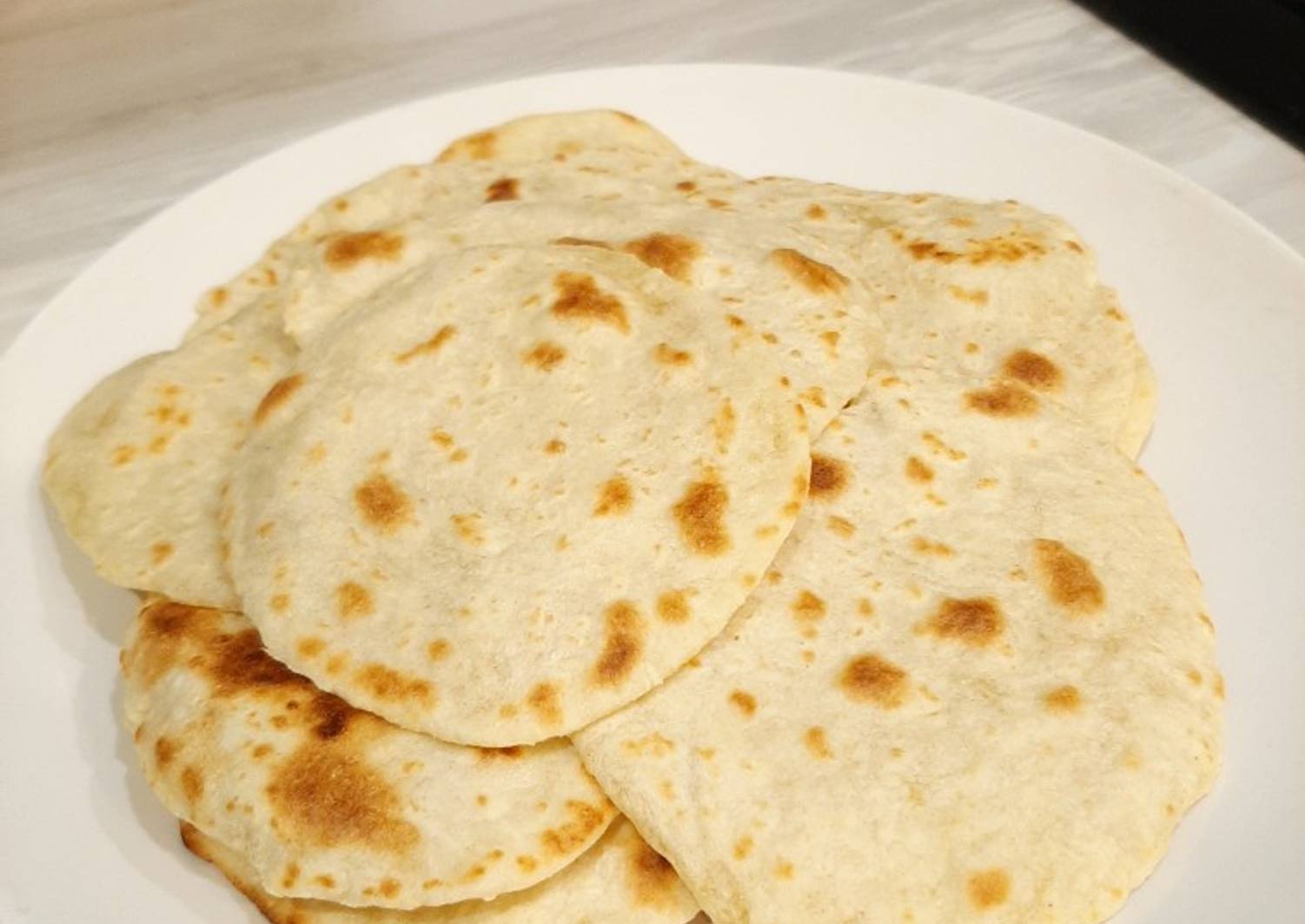 Меню лепешки. Выпечка из тандыра. Хычины осетинские. Тандыр для лепешек. Тандыр для лепешек.