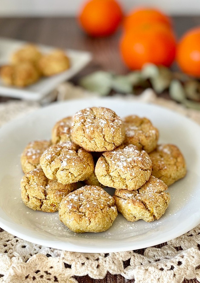 Una foto de Galletas craqueladas de mandarina y jengibre