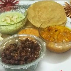 A picture of Kanya pujan thali.
