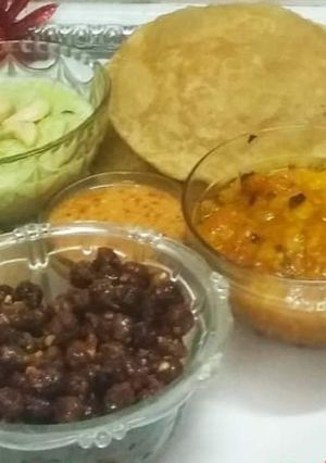 A picture of Kanya pujan thali.