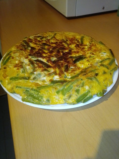 Una foto de Tortilla de judías verdes y cebolla
