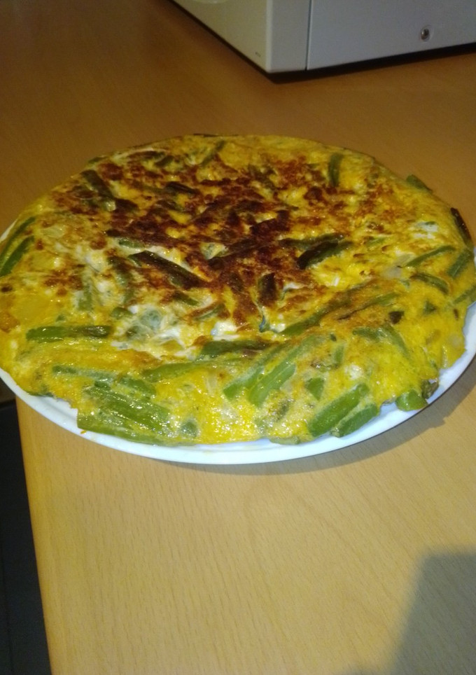 Una foto de Tortilla de judías verdes y cebolla