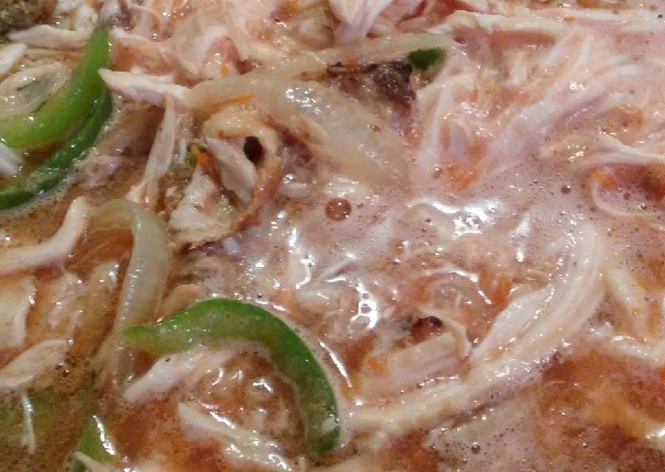 Carne desmenuzado en salsa