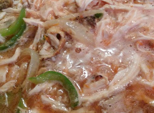 Una foto de Carne desmenuzado en salsa