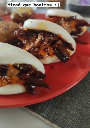 Una foto de Baos de setas shiitake en salsa hoisin