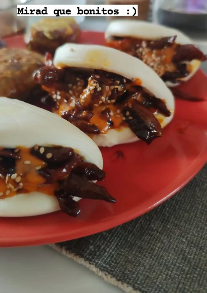 Una foto de Baos de setas shiitake en salsa hoisin