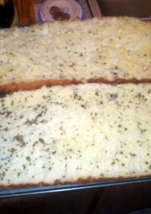 A picture of sexy garlic bread.
