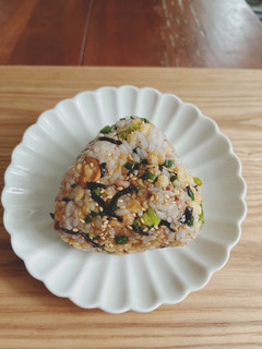 A picture of Rice Balls with Tempura Bits and Salted Kelp - Great for Lunchboxes.