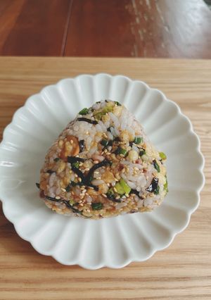 A picture of Rice Balls with Tempura Bits and Salted Kelp - Great for Lunchboxes.