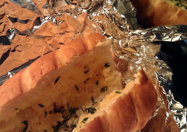 Recipe of Favorite Simple Crispy Garlic Bread