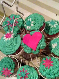 A picture of vanilla cupcakes..