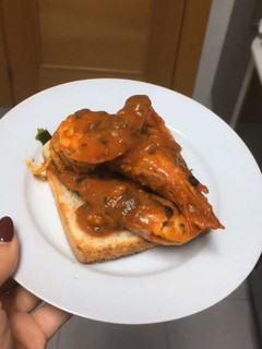 Una foto de Gambones en salsa picante