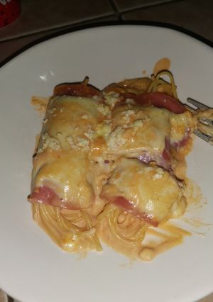 Una foto de Rollos de fideos con jamón y queso