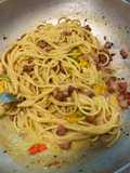 Spaghetti in padella 57 carbonara fiori di zucca e fiori di nasturzio