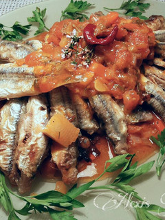 Una foto de Fritura de boquerones con salsa mediterránea