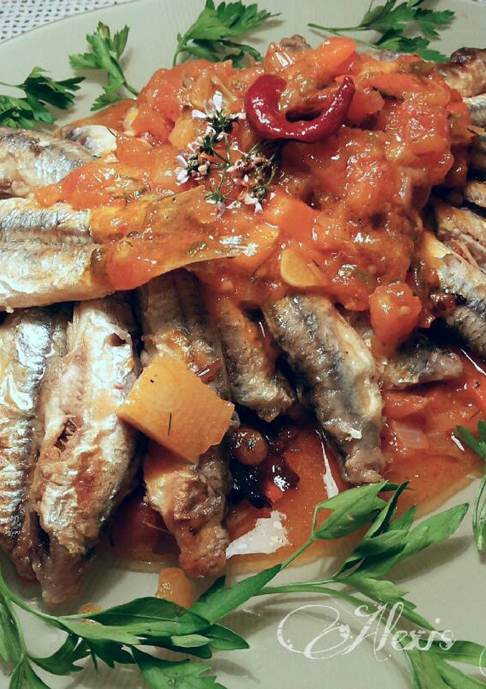 Una foto de Fritura de boquerones con salsa mediterránea