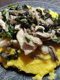 Polenta con girgolas al pesto napolitano
