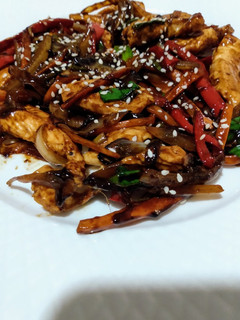 Una foto de Wok de pollo agridulce con vegetales