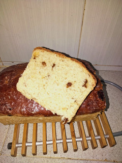 A picture of Raisin White Bread.
