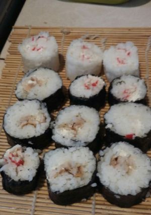 Una foto de Sushi surimi